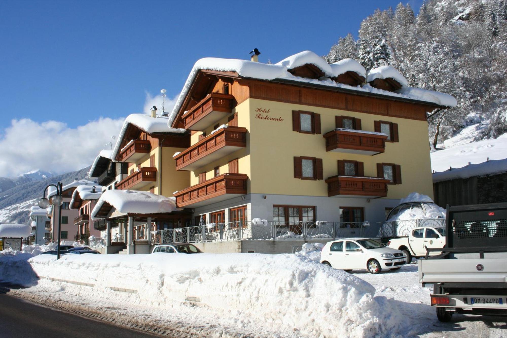 Hotel Pezzotti Pellizzano Exterior photo